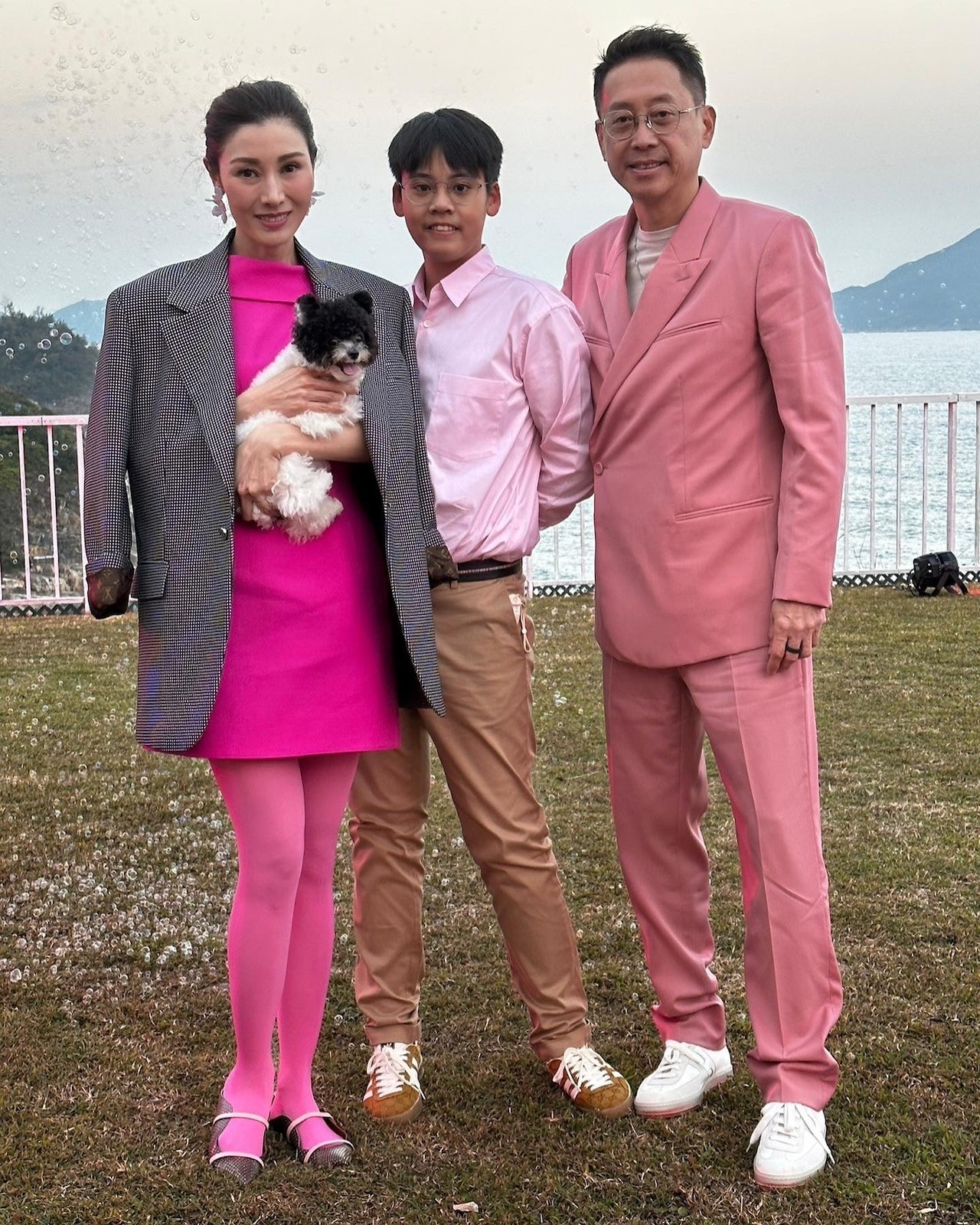 李嘉欣|52岁李嘉欣秀健身背影照,白滑美背十分抢镜,身材傲人无多余赘肉