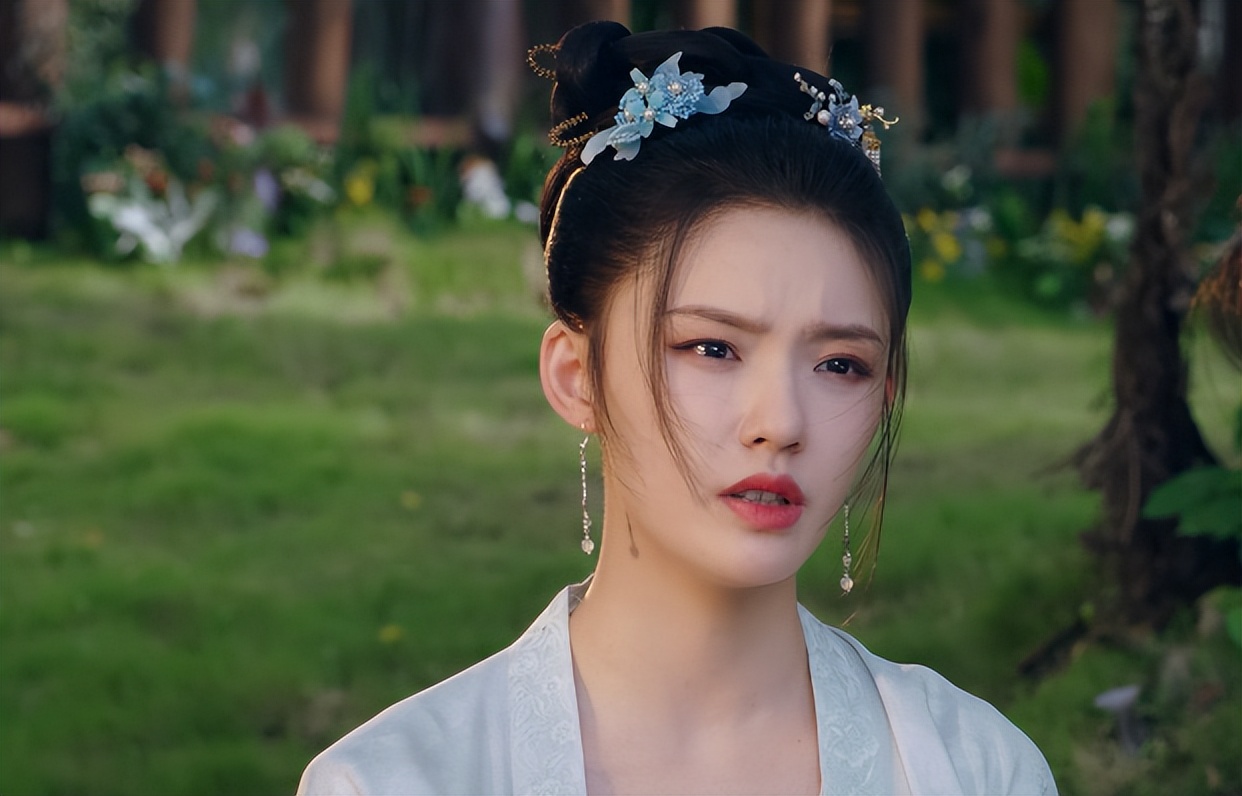 林允|《梦华录》:拉低林允古韵感的,不是她的厚嘴唇,而是她的直角肩