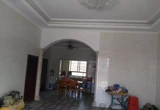 农村夫妻自己动手盖房,总共花了50万,亲戚都说太丑,大家觉得呢?