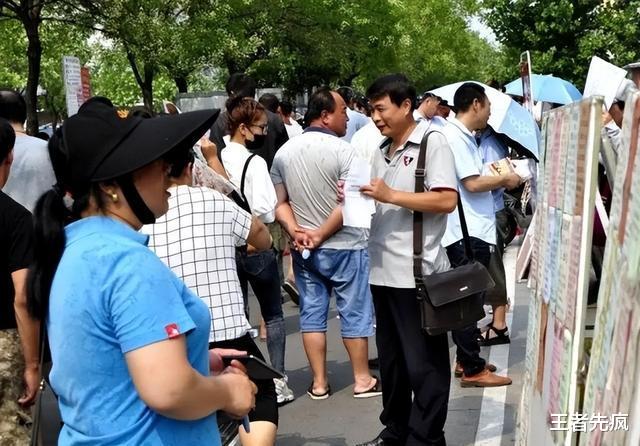 用工荒|工厂出现“用工荒”,却仍不愿涨工资,离职工人说出“内幕”!