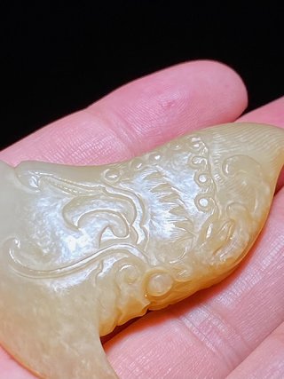 和田玉籽料|清乾隆 和田玉籽料 龙首斧形 玉钺 玉珮 挂件