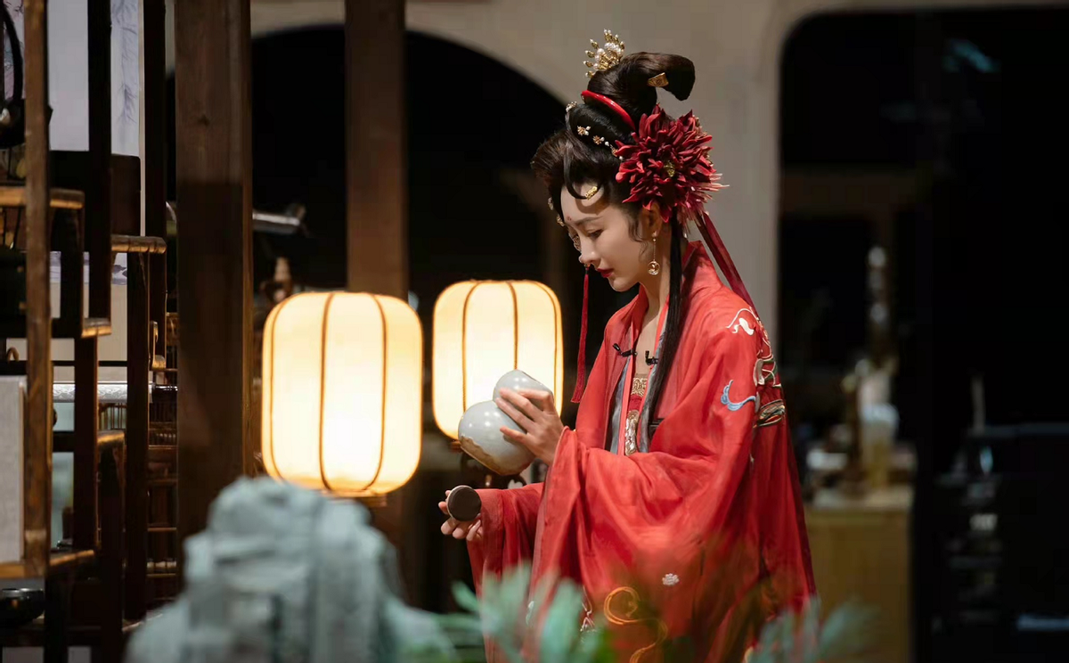 王鸥|王鸥不愧是名侦颜值担当!新一期花魁造型美到开挂封神,身材绝了