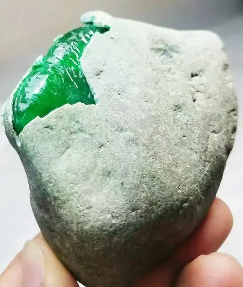 翡翠|翡翠赌石真的能让人发财吗?发现被忽悠了怎么办?