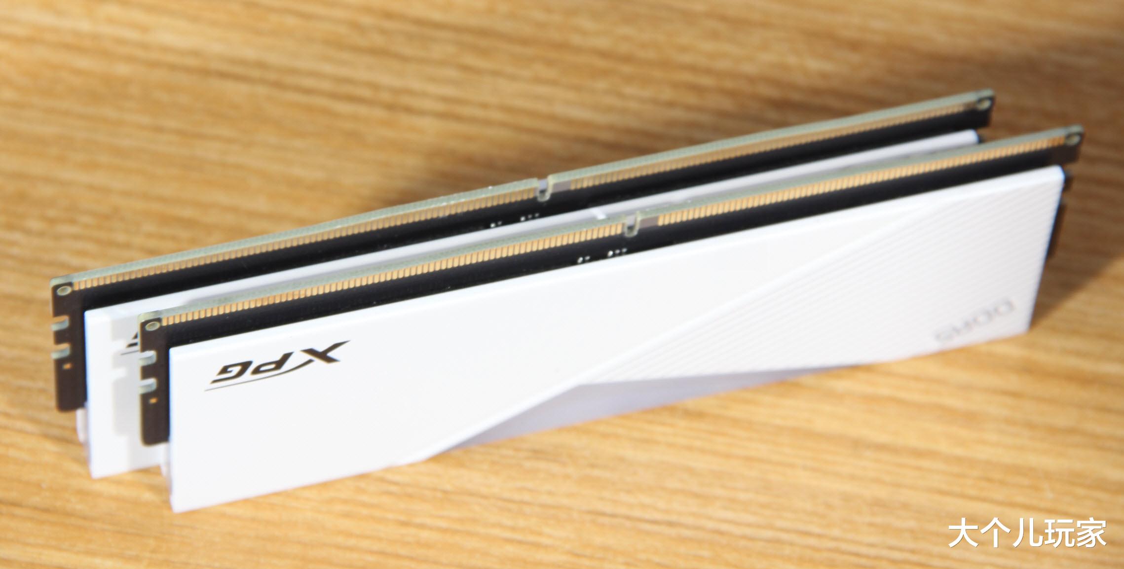 C++|“信仰装机”的真谛，颜值协调性远大于“大杂烩”的高定制电脑