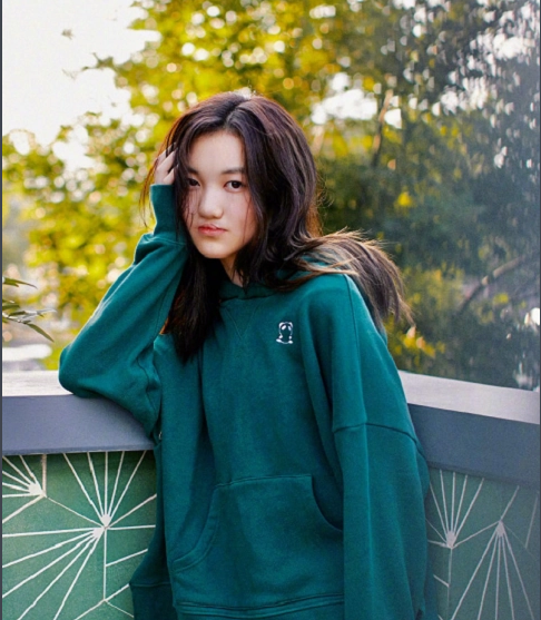 李嫣|15岁李嫣大胆穿比基尼,身材性感与后妈不分上下