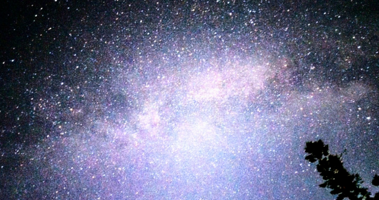 广义相对论:爱因斯坦预言的宇宙弦,能通过引力波记忆找到吗?