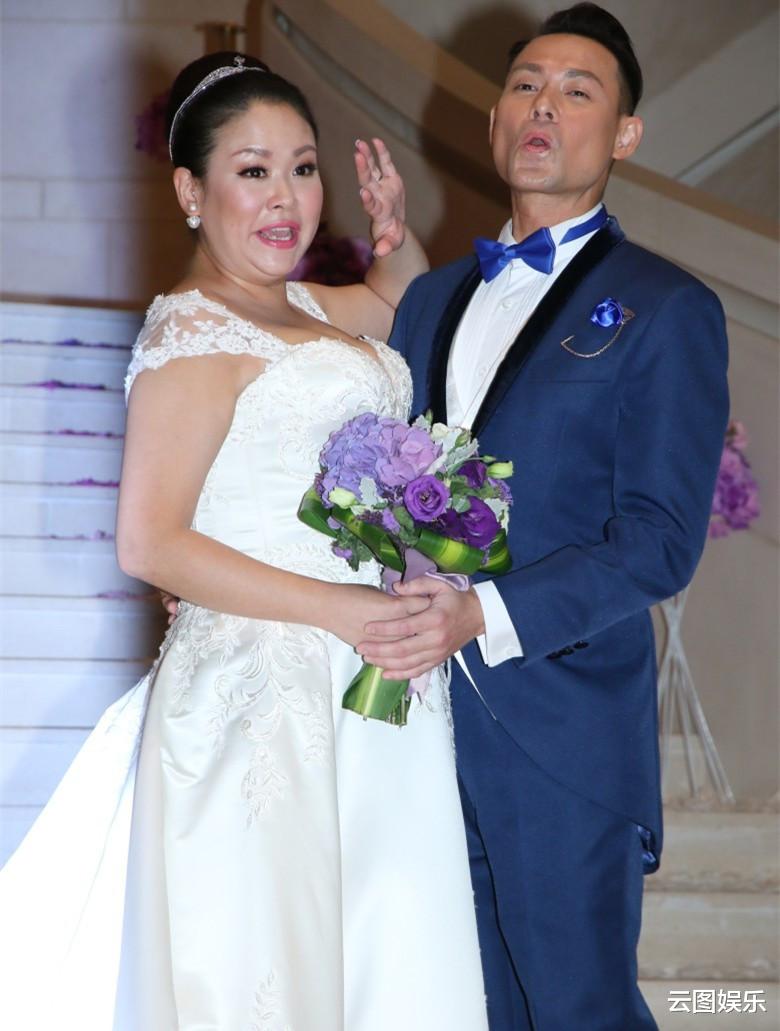 海俊杰|海俊杰迎50岁生日，与小13岁妻子贴面秀恩爱，女方身材圆润显富态