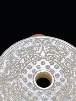 和田玉籽料|清乾隆 和田玉籽料 白玉 兽面谷纹 玉璧 挂件