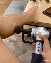 |坐地铁碰到最美阿姨,偷瞄被她发现了,该怎么办?