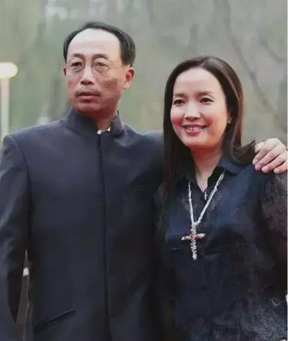 吕丽萍|网传吕丽萍和孙海英即将回国，并不是想家了，而是在美国不开心