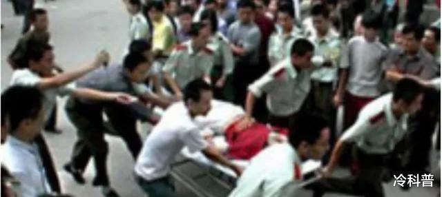 02年南京汤山投毒案,毒烧饼致死42人,凶手:我嫉妒他家生意火爆