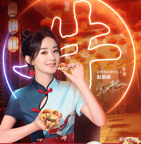 赵丽颖|赵丽颖穿抹胸礼服照曝光，小香肩尽显美丽天鹅颈，代言造型更迷人