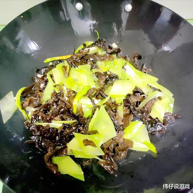 怼人就服梅德韦杰夫!被《舌尖》捧上天的章丘铁锅是“骗局”,还是真好用?