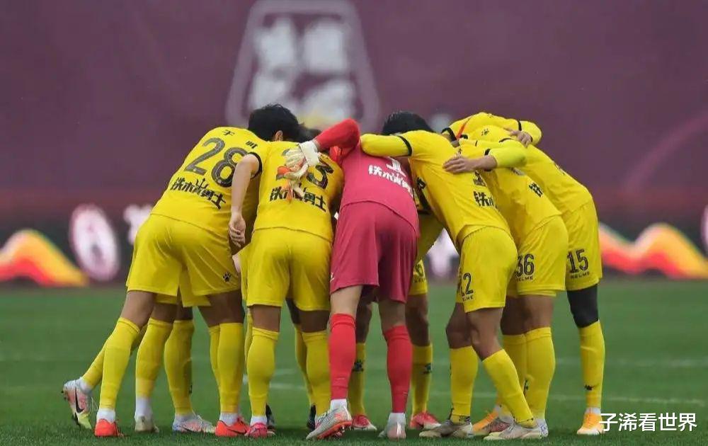 中国足球|上午10点！资深媒体人曝出争议猛料，球迷吐槽：中国足球真是奇葩