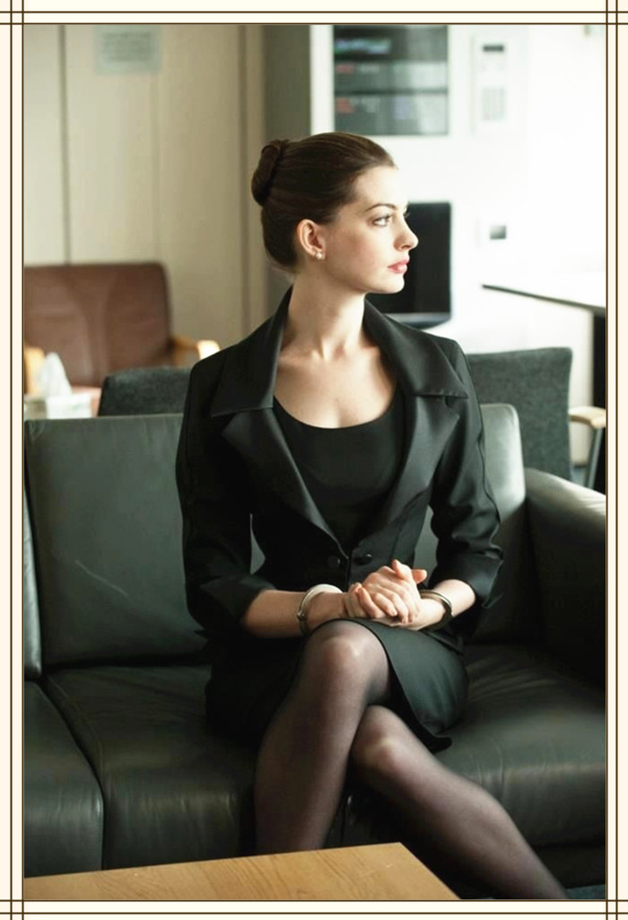 安妮·海瑟薇|安妮·海瑟薇: 从万人迷到“做作”女郎，红毯上的她从未让人失望