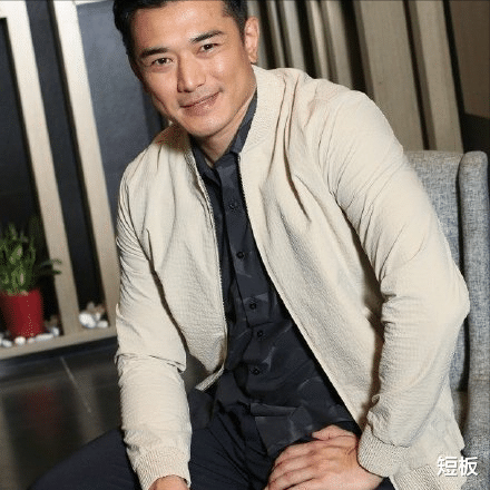 TVB|被TVB耽误的男神，颜值不输黄宗泽却只能演配角，43岁成人生赢家