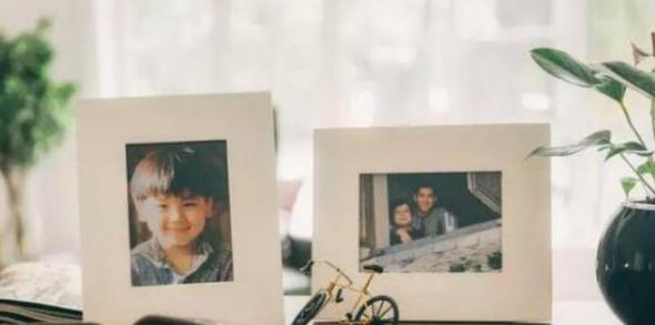 带你看看彭于晏的豪宅，沙发后摆放着自己小时候的照片，太实用了