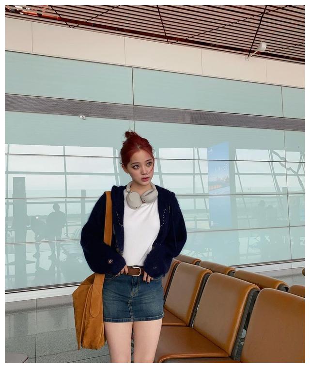 欧阳娜娜|欧阳娜娜晒美照，为效果好力凹造型，镜面反射画面惹网友争议