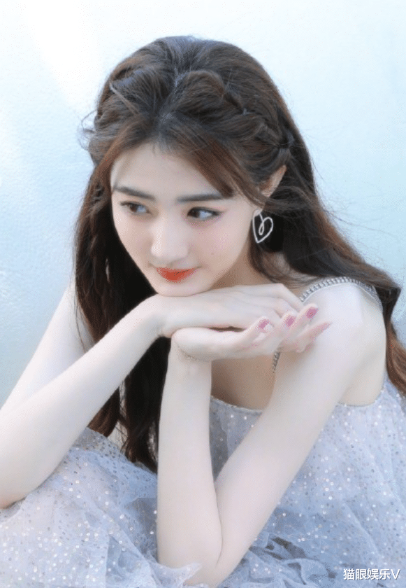 朱亚文|朱亚文光头造型曝光，穿着单薄在大冬天吹冷风，冻到龇牙咧嘴