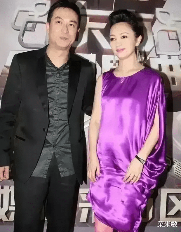 老板娘|不愧是华谊的老板娘,尽管怀孕好几个月了,竟然还可以穿高跟鞋主持活动