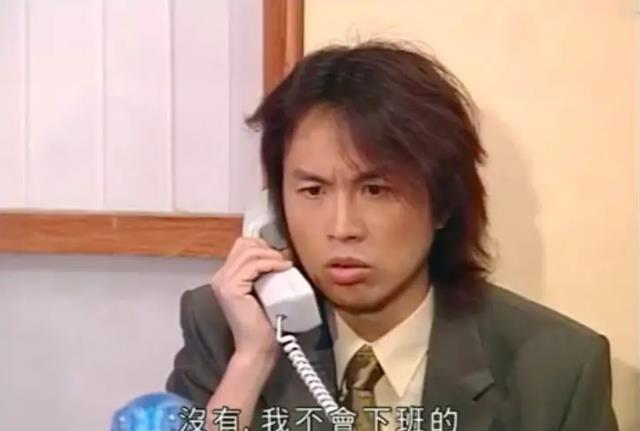 完美世界|“神仙工位”走红,办公桌旁边就是床,过来人:真以为是体谅你?