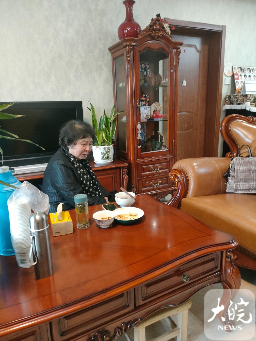 60岁产女的盛海琳丈夫突然离世,她希望“向天再借30年,携幼女拼命好好活”