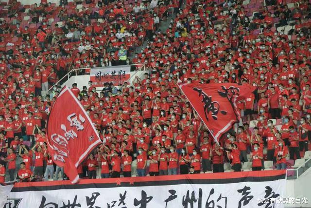 广州队|24小时官网更新2次，广州队阵容正式公布，16人建队框架尘埃落定