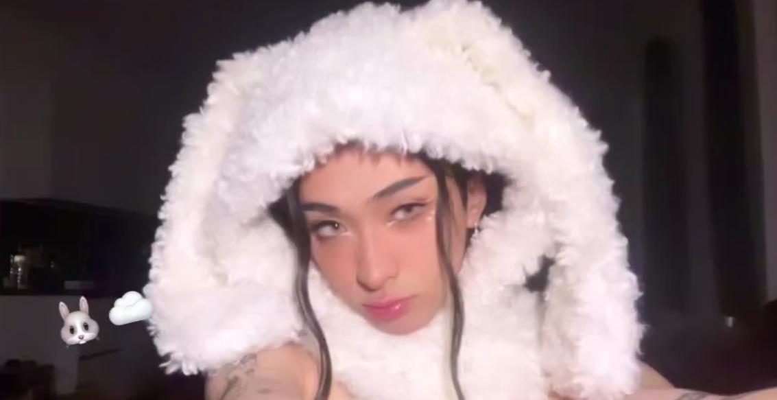 伊能静|伊能静儿子穿女装，裸上身妩媚妖娆，眼神勾人比妈妈还有女人味