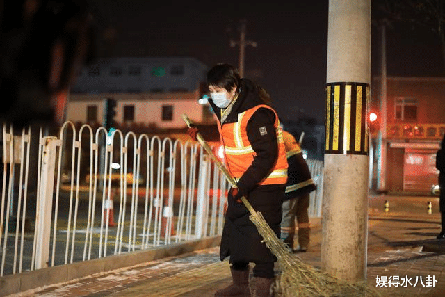 春晚|张凯丽《开门大吉》揭露春晚细节，努力通关只为助梦环卫工人