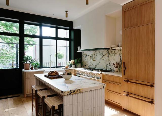 一字长条形住宅改造,复古与现代并存,清新原木带你品味家的温暖