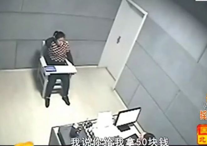 单身28岁小伙痴迷已婚48岁大妈,被甩后哭着不肯分手:玩腻了就不要我了?
