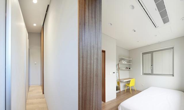 153两层小楼，天井封顶变身室内花园，一家3口的生活惬意十足