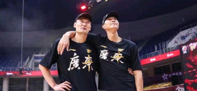广东男篮|CBA速递：广东笨塔获大合同 辽篮提前续约莫神 徐长锁继续留任山东