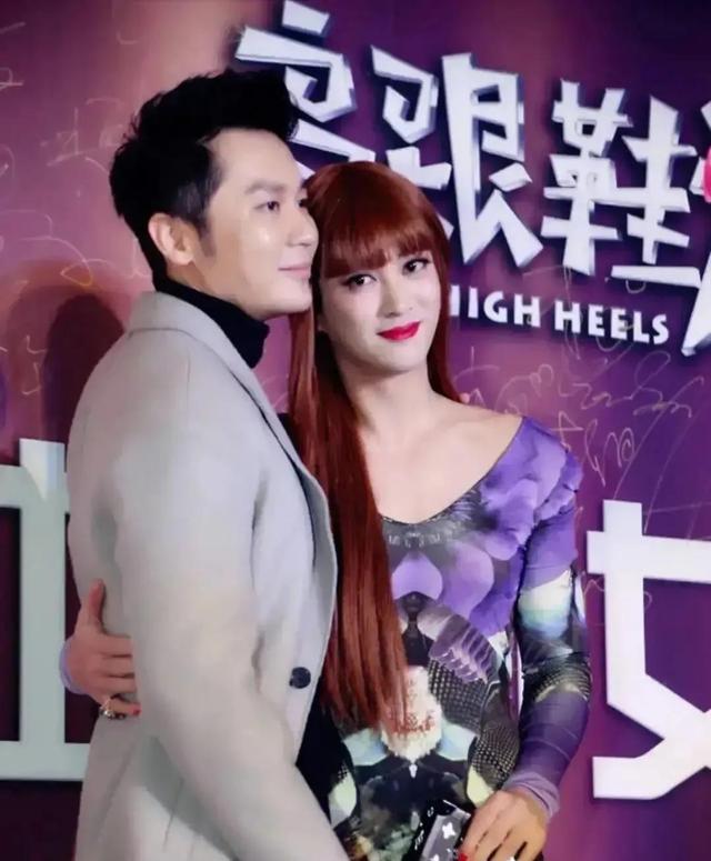 李晨|李晨旁边这个美女竟是霍思燕老公杜江！这也太惊艳了吧？