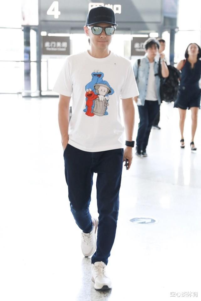 父母爱情|林志颖与老婆和妈妈同框，三人穿着简单大方，搭配风格还挺统一