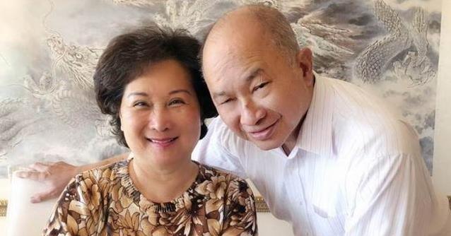 豆豆|国际名导吴宇森：和妻子风雨相伴46年，晚年双双患癌靠卖房自救