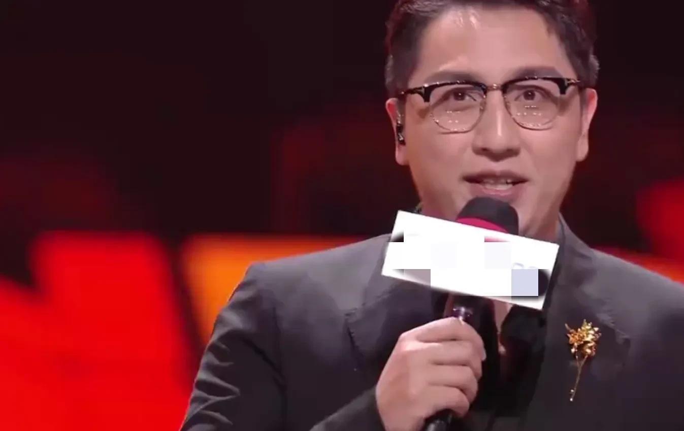 关晓彤|浙江台年中盛典尴尬多:主持团杂乱、李晨没存在感、关晓彤为难