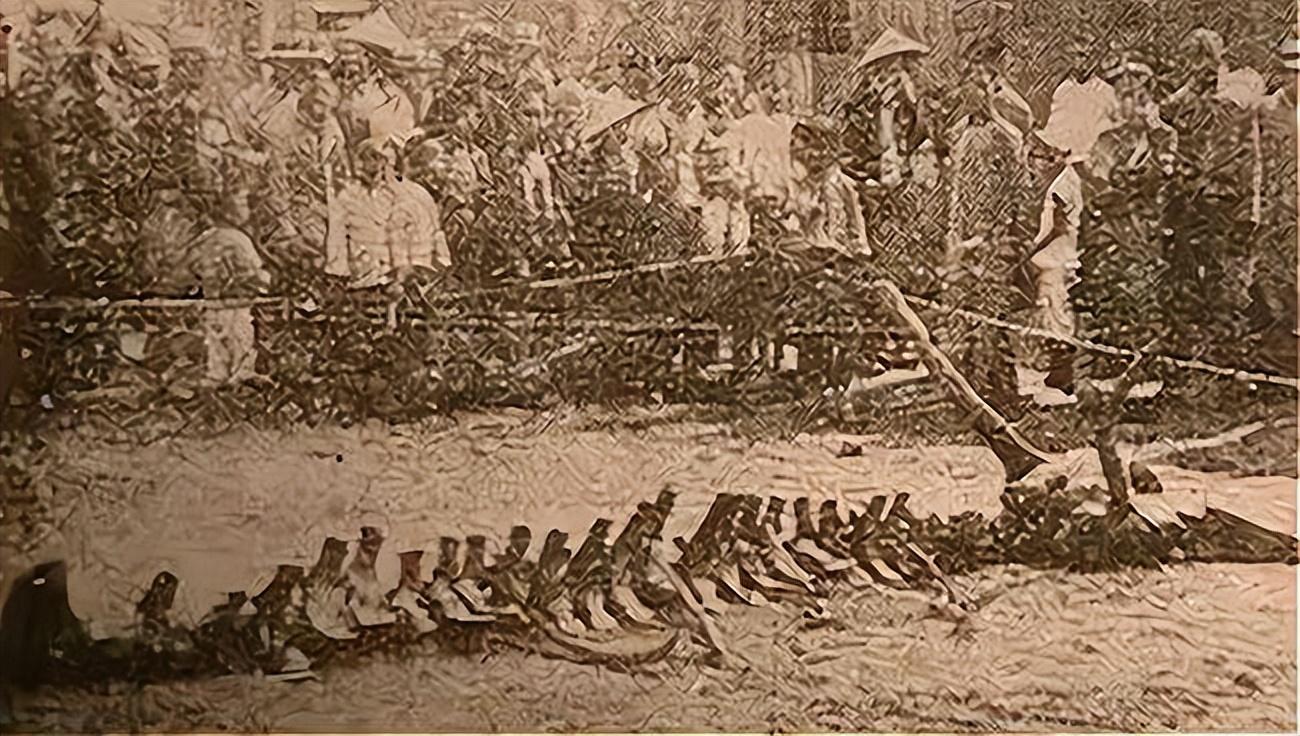 广东汕头出现“龙影”奇观,云中游荡引来阵阵天雷