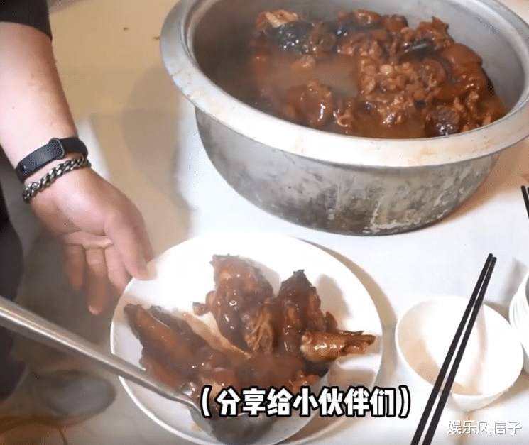猪蹄 175W粉丝的胖猴仔炖猪蹄，说话不再“大喘气”，直言一口肉都不吃