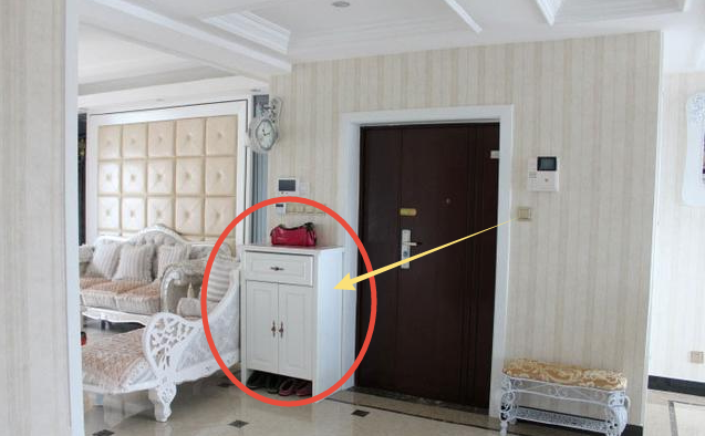 婆婆装修的新婚房,鞋柜太小,但是主卧的衣柜好赞,真心很喜欢!