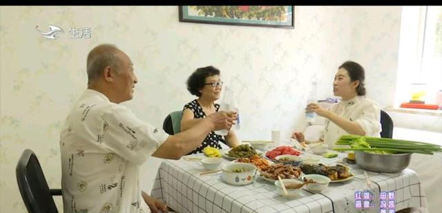 75岁时髦大妈:不图钱,想找个有思想有文化的人大爷:咱俩很般配