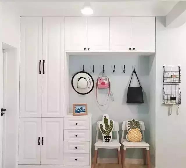 去邻居们家串门,一进门就被鞋柜惊艳到了,款款漂亮又实用