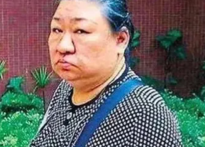 刘德华|刘德华67岁的大姐住在贫民窟，他却20年不曾看望大姐接受采访: 就当他死了!