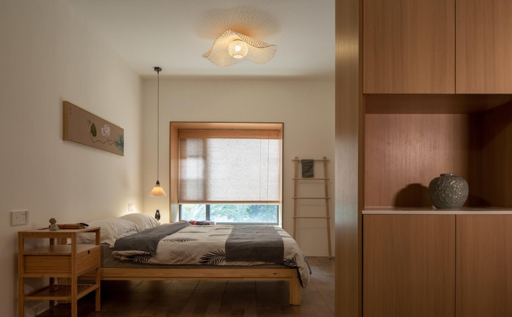 电视墙一定要设计柜子?她直接“纳进”卧室,舒适性不减反增