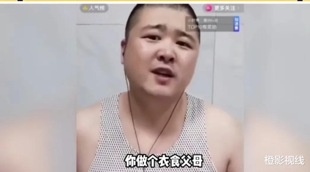 郭德纲|青岛大娘感动了全国网友,郭德纲助理乞讨还骂街,做人的差距太大