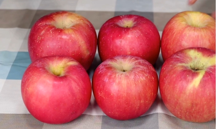 冠心病|买苹果如何挑选?牢记3个小技巧,让你买到的苹果甜脆又多汁