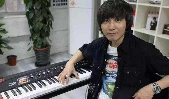 张亚东|离开前，张亚东对妻子说：日子好了接你们母子来，转眼却娶了别人