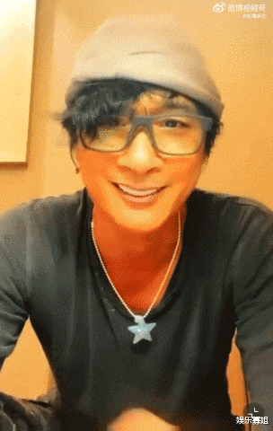 吴镇宇|吴镇宇直播模仿张艺兴跳舞，网友：夺命八颠很火，吴老师跳得不错