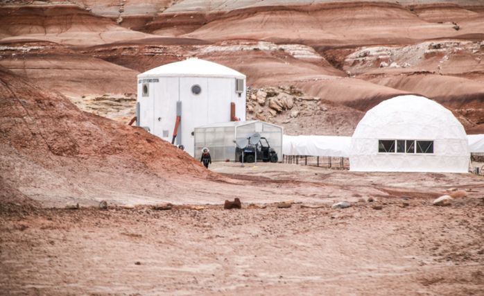 游客到访，人流骤增，火星模拟研究站面临着怎样的问题