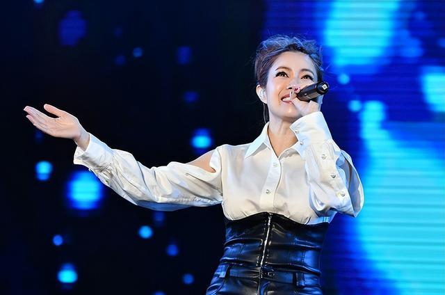 乘风破浪的姐姐|《浪姐4》签约版阵容属溜粉三部曲,艾薇儿不可信,2位明星已辟谣